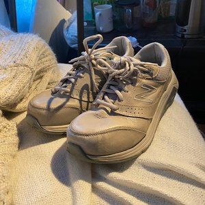 Vintage women's US size 8 New Balance sneakers